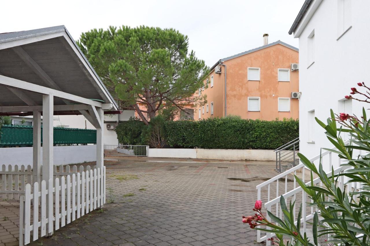 Apartments With A Parking Space Vantacici, Krk - 18476 Malinska Eksteriør bilde
